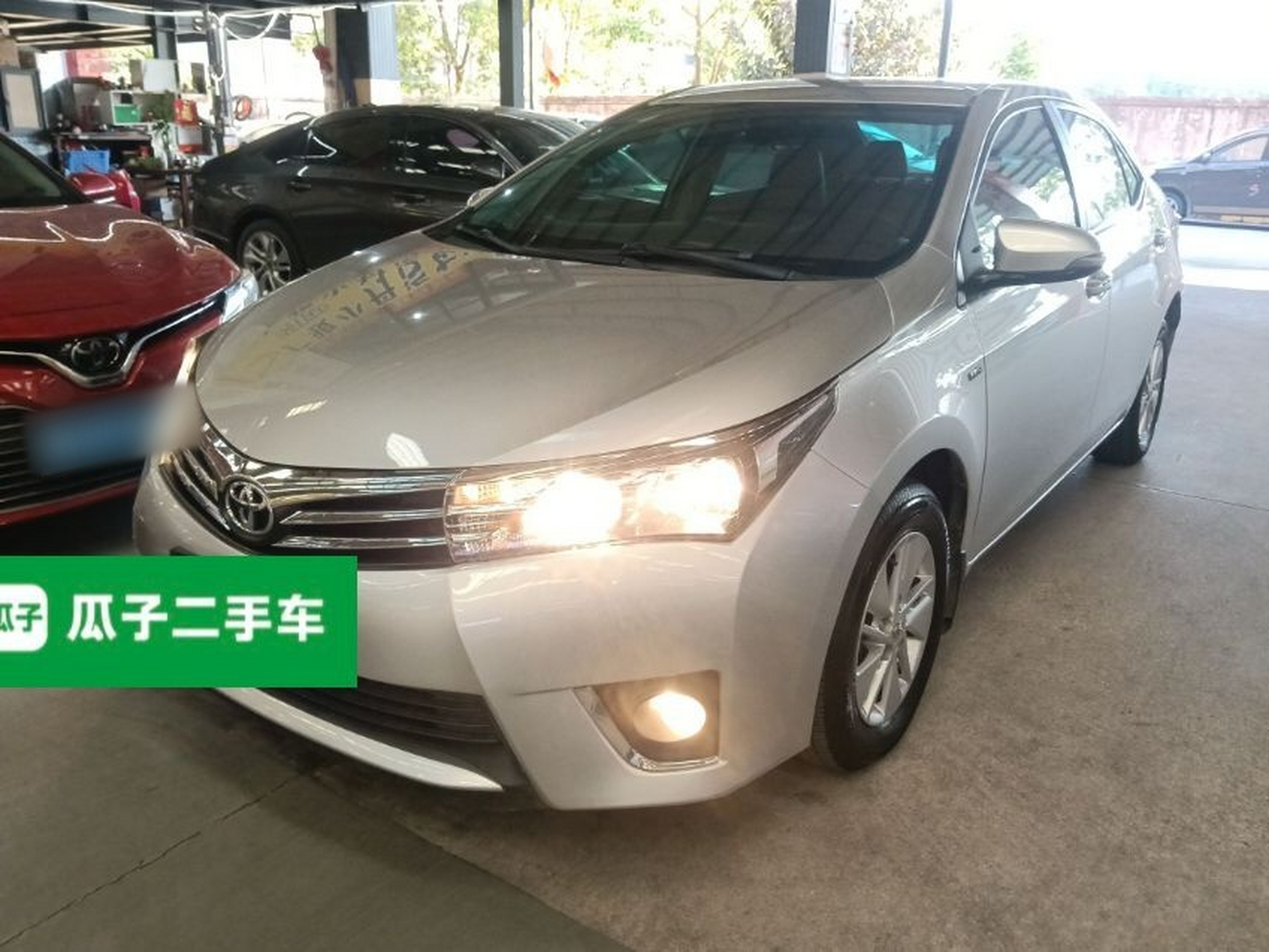 تحت مقدمة السيارة