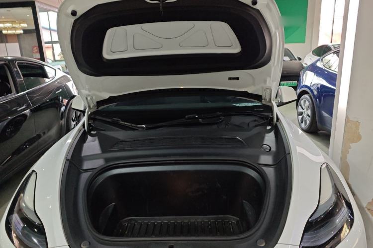 Used Tesla Model Y 2023 Long-Range All-Wheel-Drive Version
