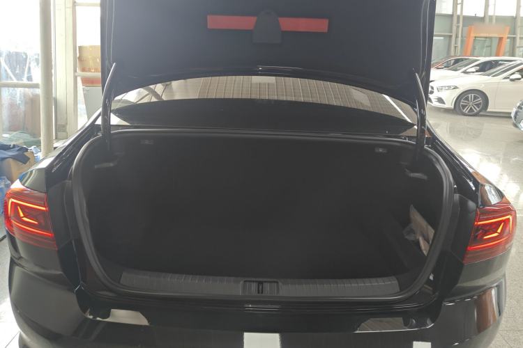 Used Volkswagen Magotan 2025 Zhongxiang Version 330TSI DSG Luxury Edition
