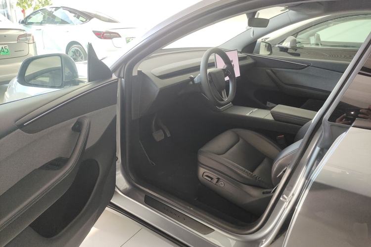 Used Tesla Model Y 2025 Rear-Wheel-Drive Version