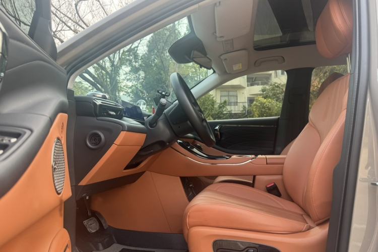 Used AION V 2024 Aion Tyrannosaurus 650 Smart Luxury Edition