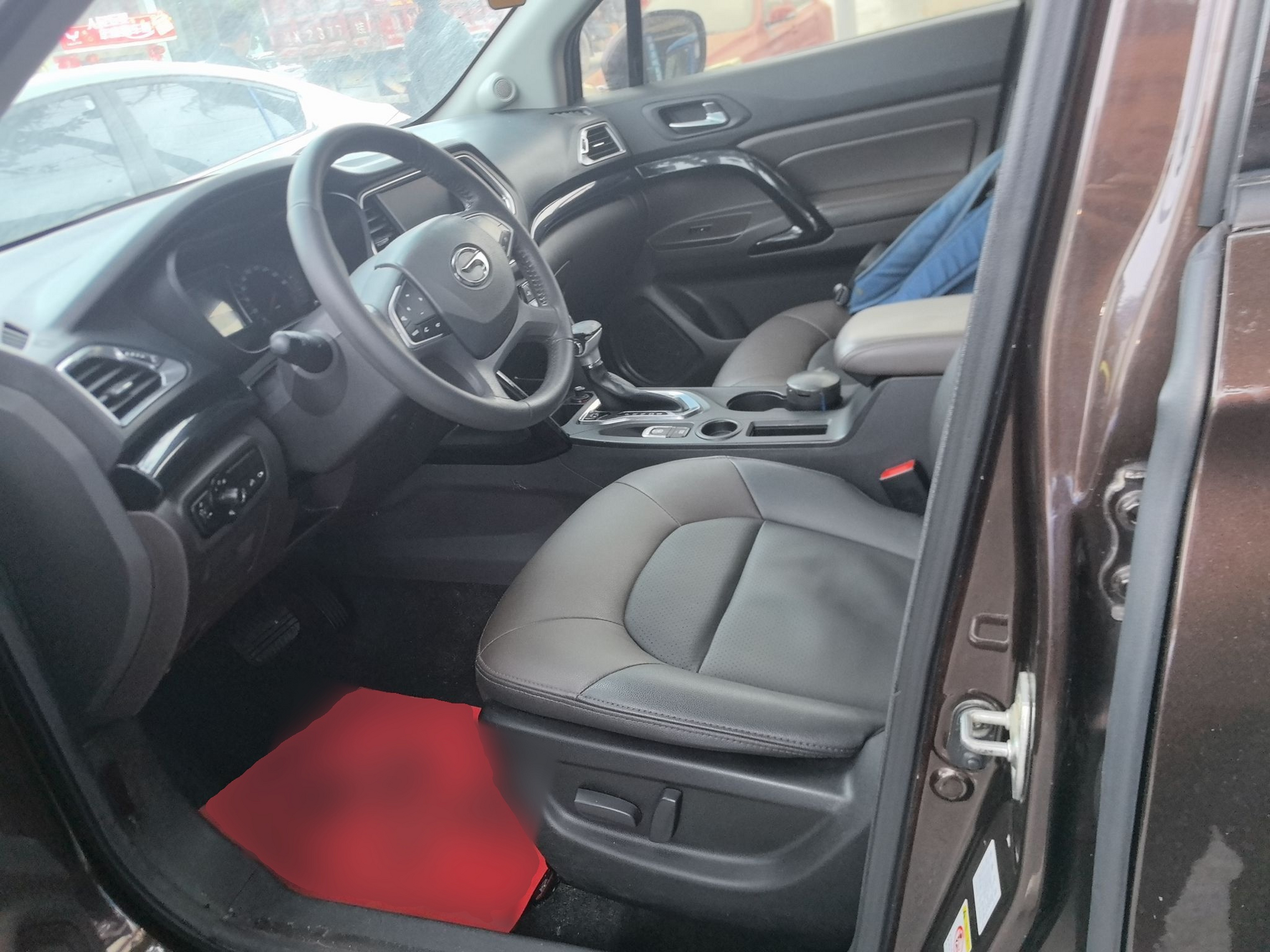 Переднее сиденье в автомобиле