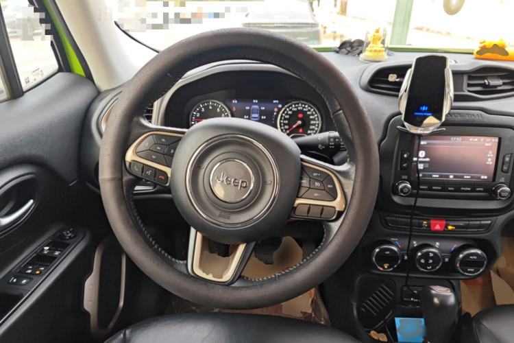 Used Jeep Renegade 2017 180T Automatic Smart Version
