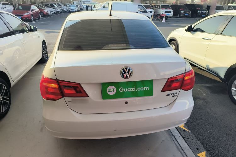 Used Volkswagen Jetta 2015 Value Edition 1.6L Manual Fashionable Style
