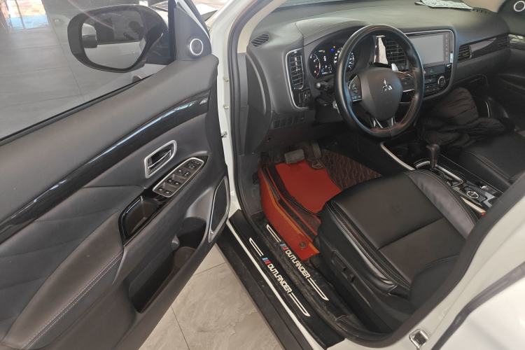 Used Mitsubishi Outlander 2019 2.4L 4x4 Zhi Xiang Edition 5 Seats China VI Standard
