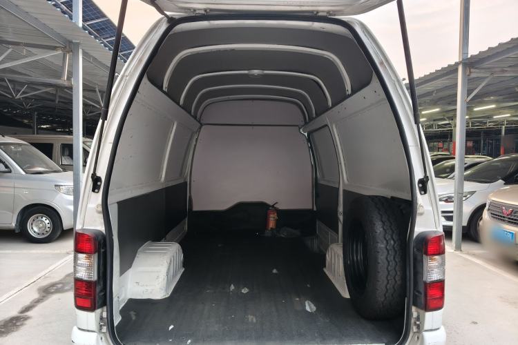 Used Jinbei Hiace 2020 2.0L Express King Series Deluxe Van High Roof China VI Standard 1TZS
