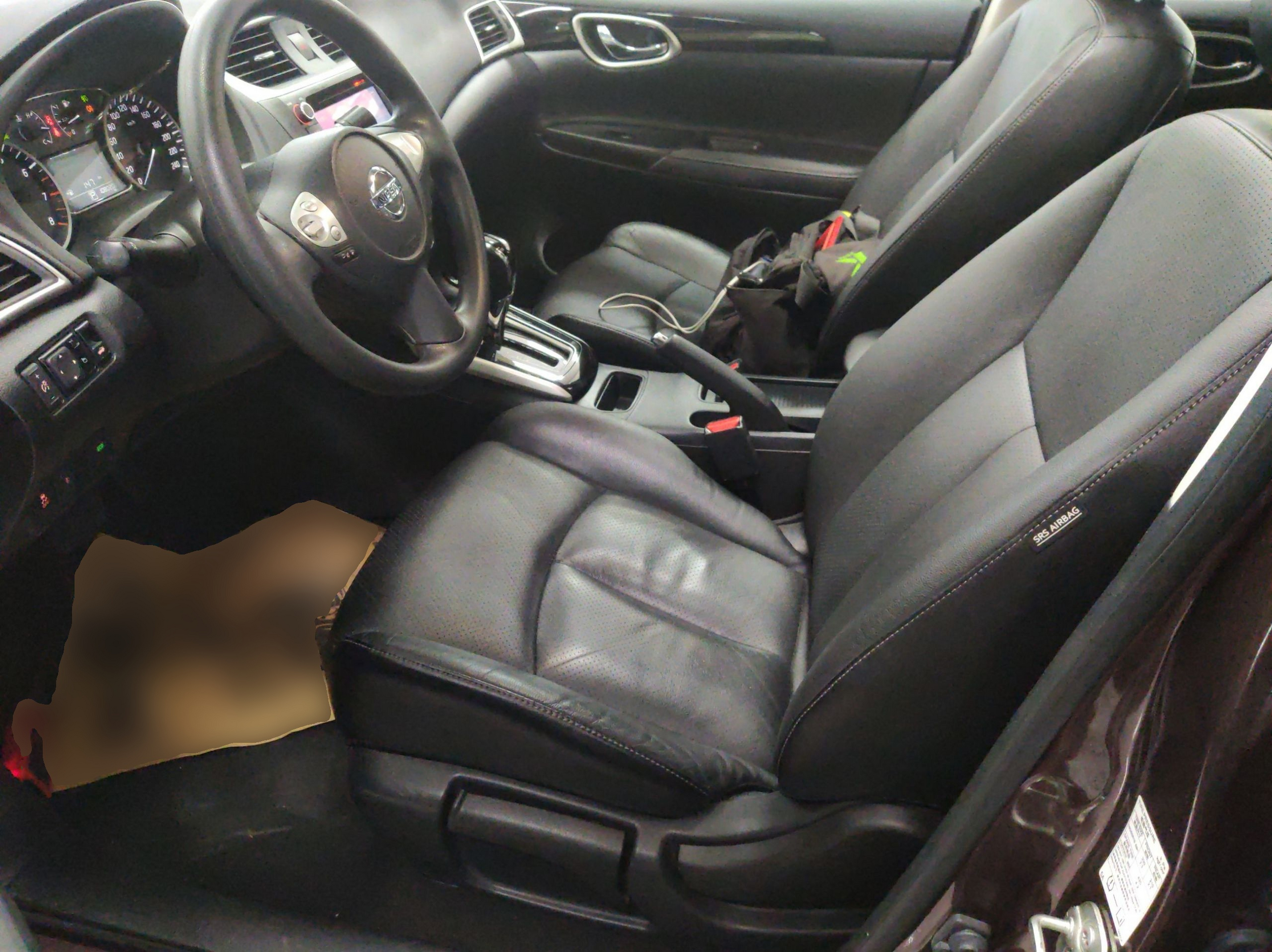 Переднее сиденье в автомобиле