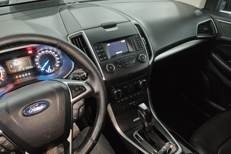 Used Ford Edge 2015 2.0T GTDi Two-Wheel-Drive Platinum Edition
