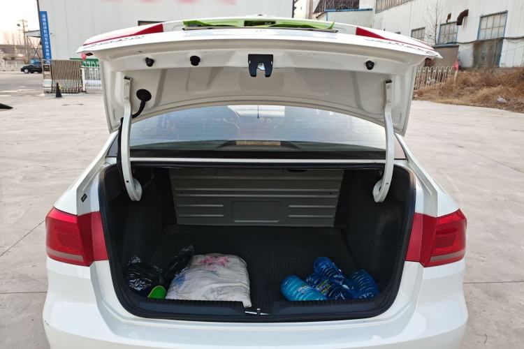 Used Volkswagen Santana 2015 1.6L Manual Fashion Edition
