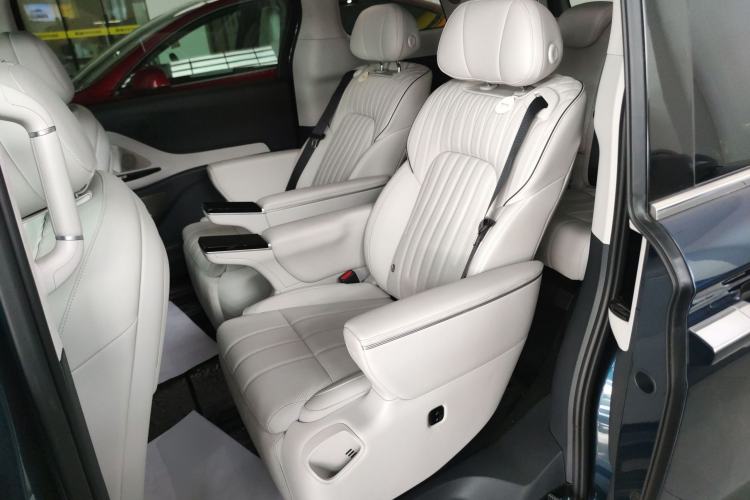 Used VOYAH Dream 2025 PHEV Four-Wheel-Drive Flagship Kunpeng Edition
