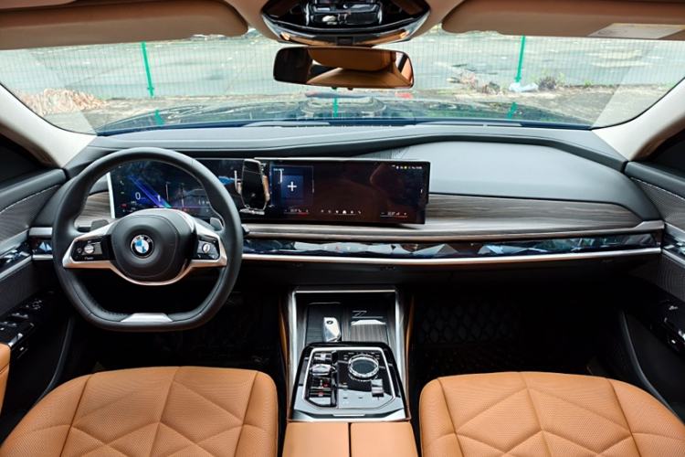 Used BMW 7 Series 2023 735Li Luxury Package
