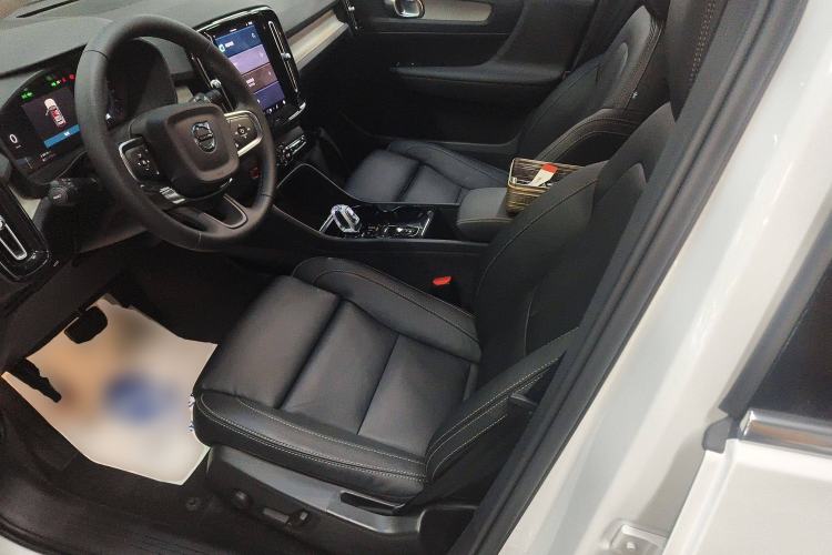 Used Volvo XC40 2023 B4 4x4 Smart Luxury Edition
