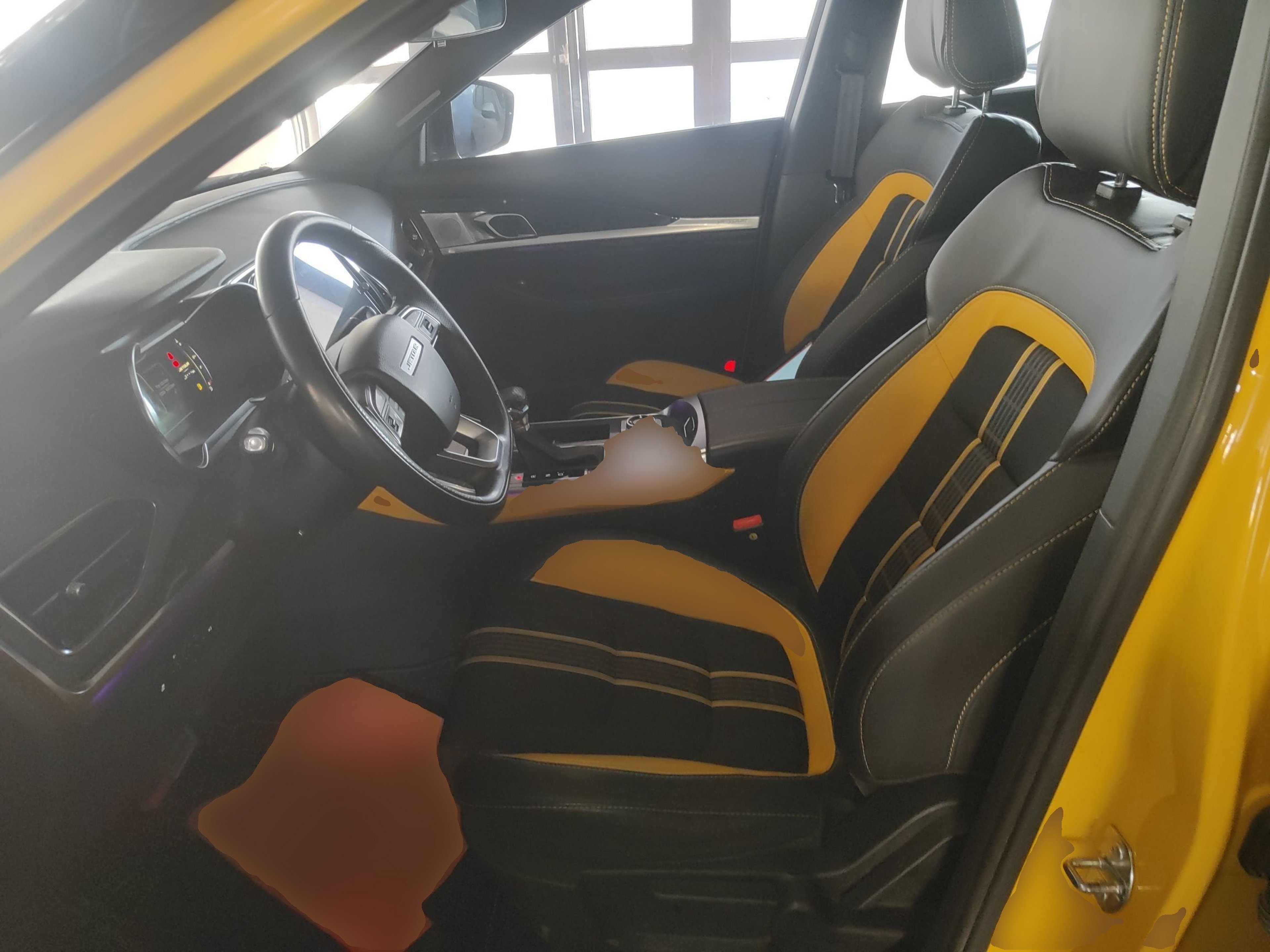 المقاعد الأمامية داخل السيارة