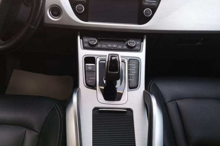 Used Geely Auto Emgrand X7 Sport 2020 1.8TD DCT Two-Wheel Drive Smart Connect 4G-Enabled Version
