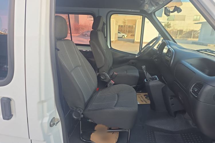 Used JMC Transit 2021 2.8T Space King Standard Version Long Wheelbase Mid-Height Roof Rear Single Tire – Step 6-Seater Diesel China VI Emission Standard JX493
