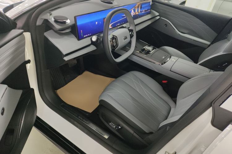 Used  E8 2025 575 km Exploration Intelligent Driving Edition
