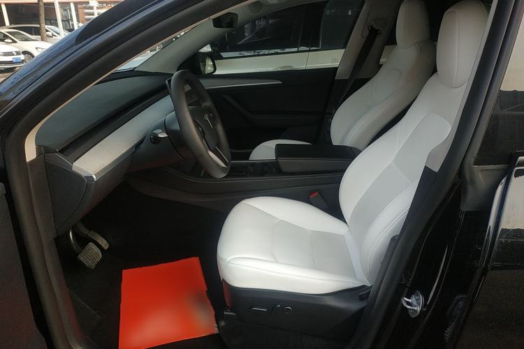 Used Tesla Model Y 2023 Rear-Wheel-Drive Version
