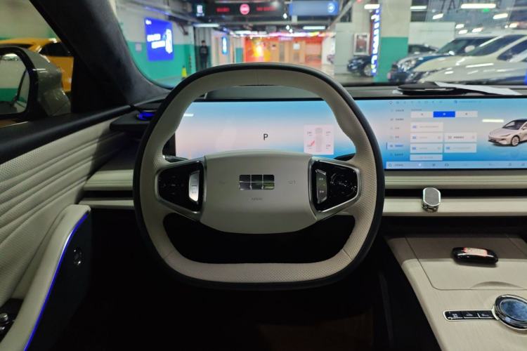 Used  E8 2024 550 km Range Rear-Drive MAX
