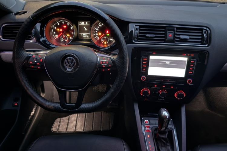 Used Volkswagen Sagitar 2017 230TSI Automatic Comfort Version
