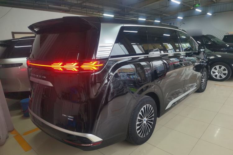 Used Denza D9 2025 DM-i Intelligent Drive 1020 Four-Wheel Drive Prestige Model
