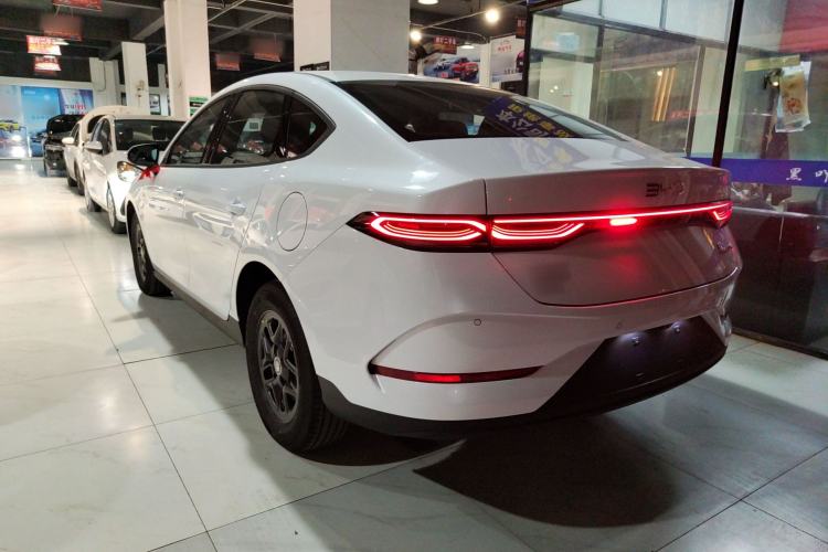 Used BYD Qin PLUS 2025 DM-i Smart Drive 55KM Leading Model
