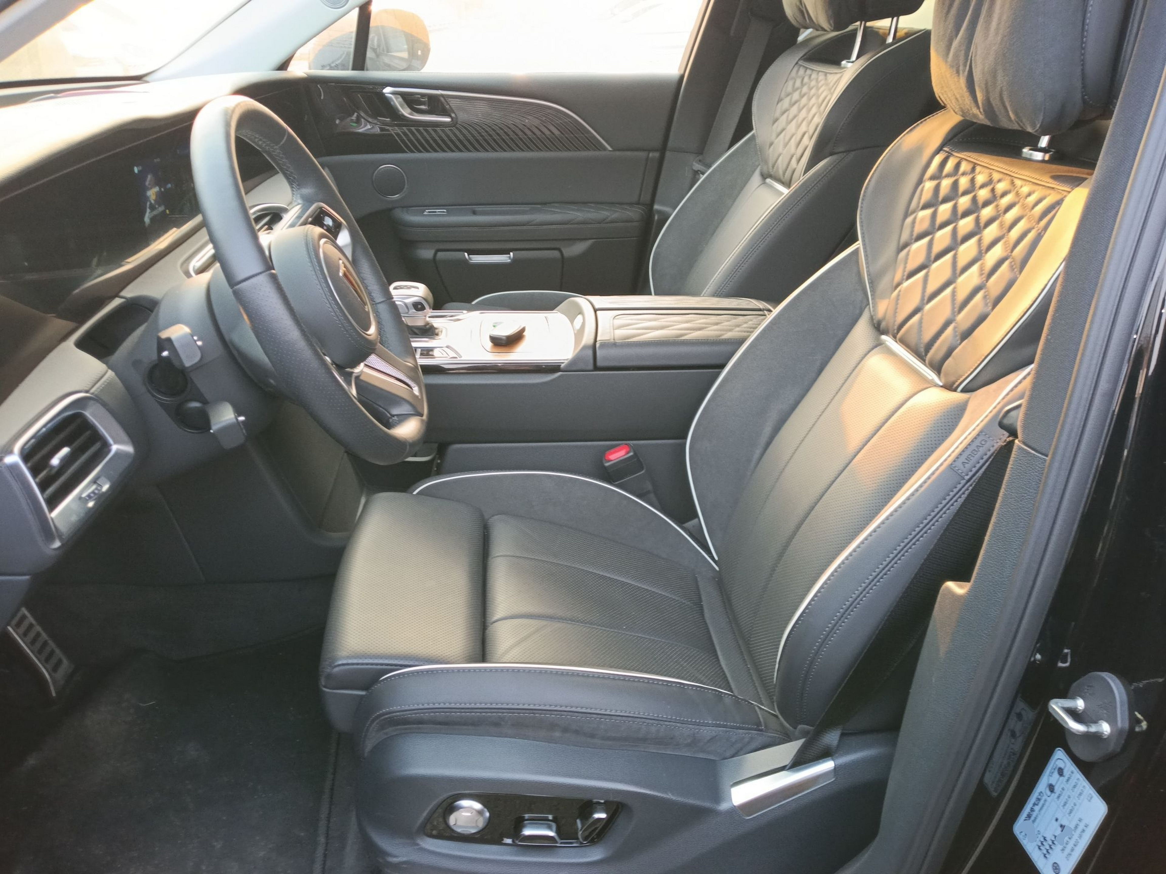 Переднее сиденье в автомобиле