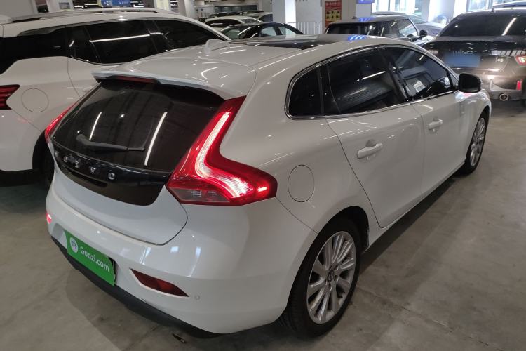 Used Volvo V40 2015 1.6T Zhiyi Edition
