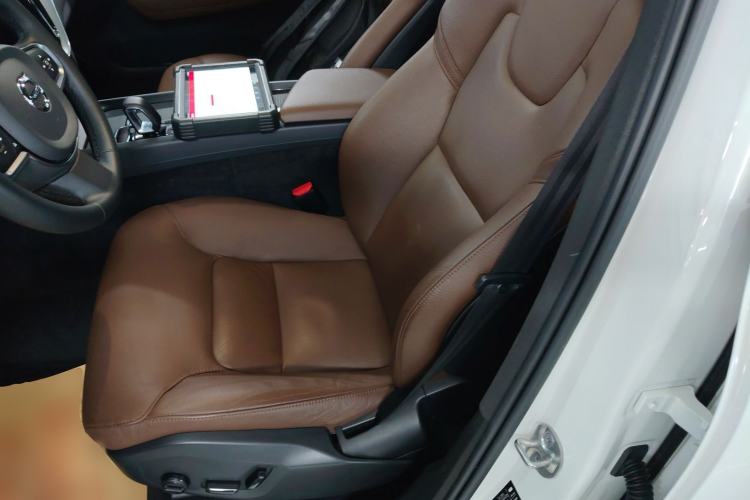 Used Volvo XC60 2023 B5 4x4 Smart Luxury Edition
