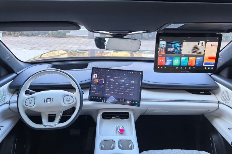 Used  Q07 2025 215 Flagship PLUS