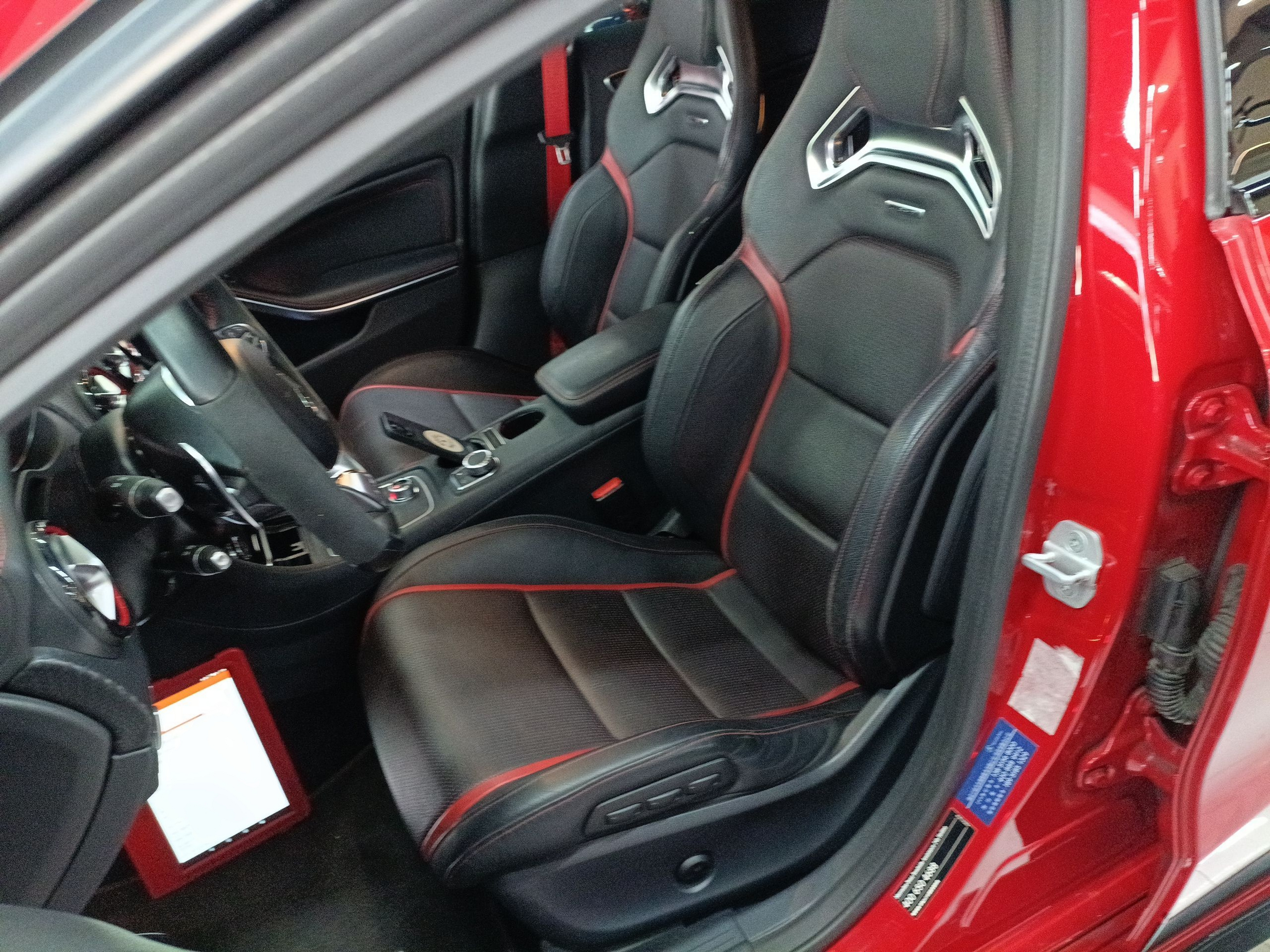 Переднее сиденье в автомобиле