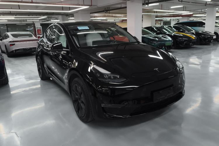 Used Tesla Model Y 2023 Long-Range All-Wheel-Drive Version

