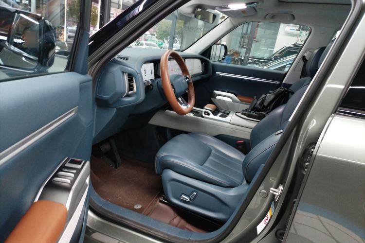 Used  G318 2024 Two-Wheel Drive Air Suspension Version
