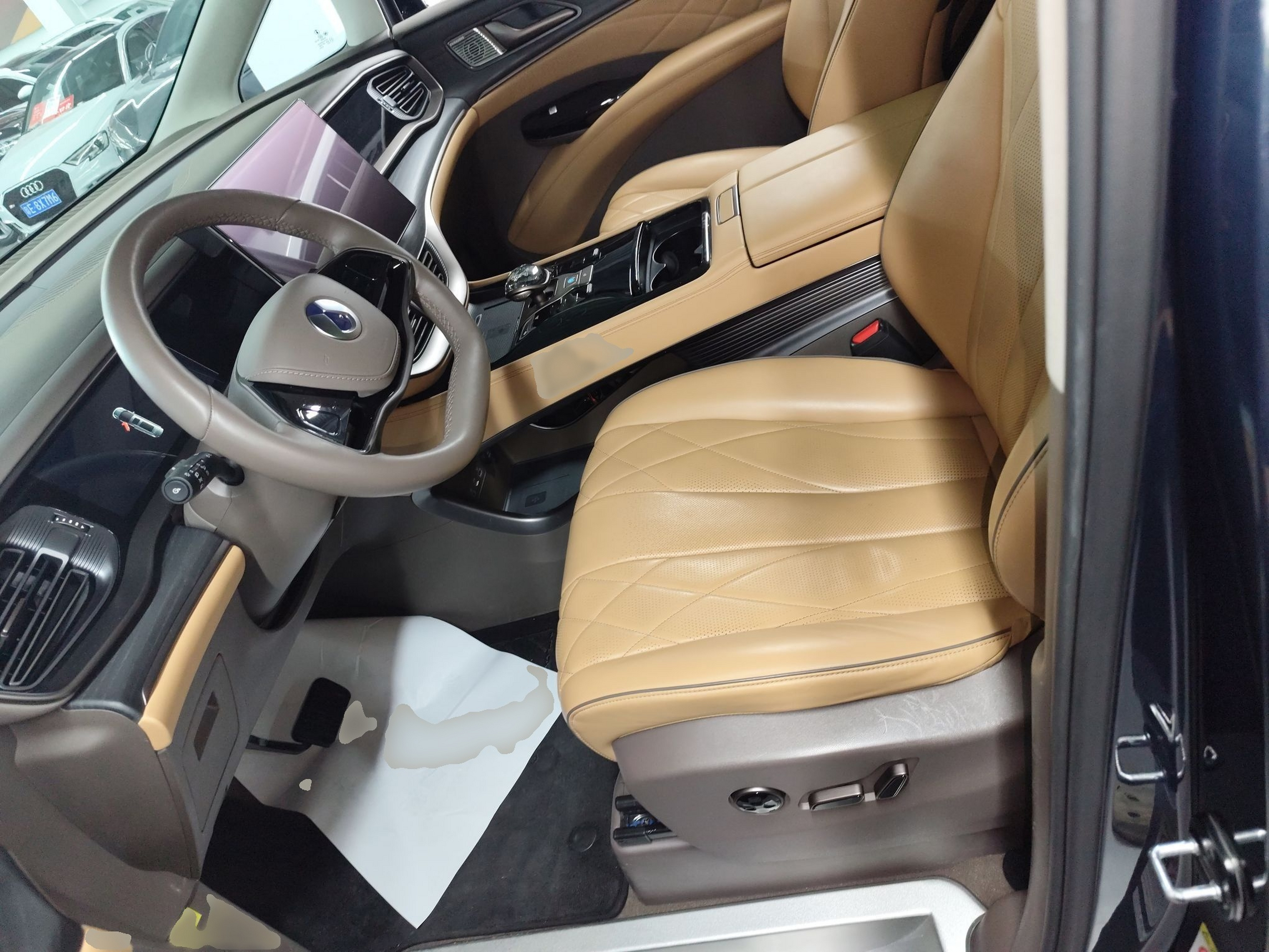 Переднее сиденье в автомобиле