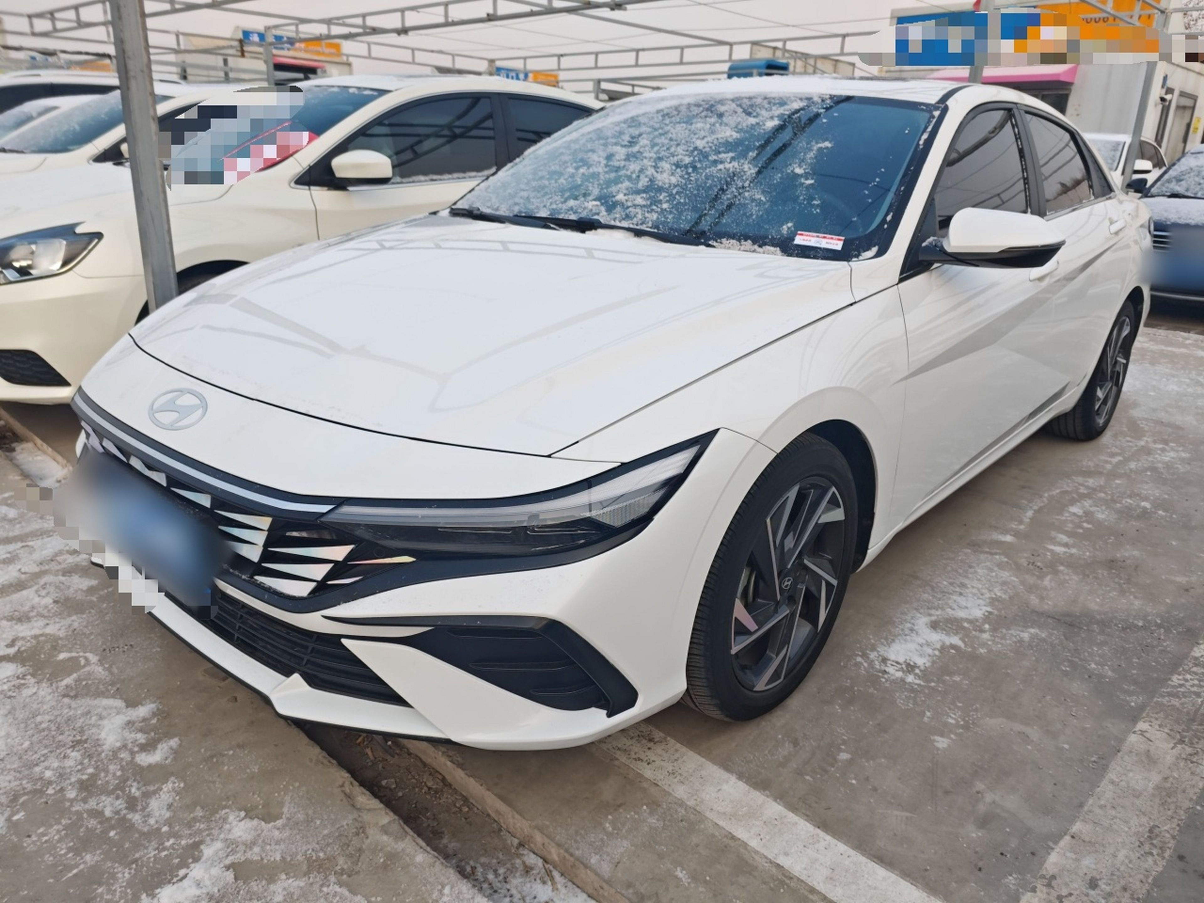 Под передней частью автомобиля