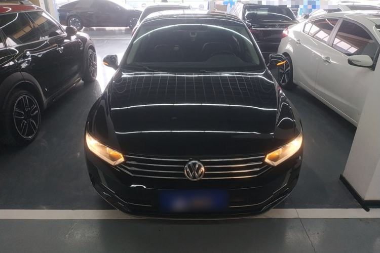 Used Volkswagen Magotan 2018 280TSI DSG Comfort Model
