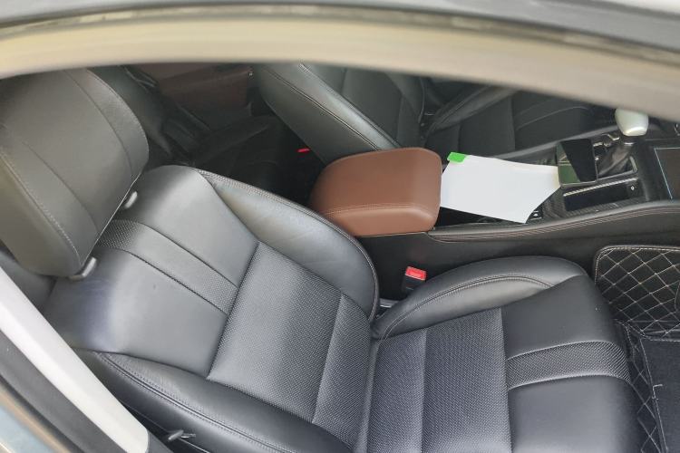 Used GAC Trumpchi GS8 2017 320T Two-Wheel Drive Luxury Smart Connectivity Version (7 Seats)
