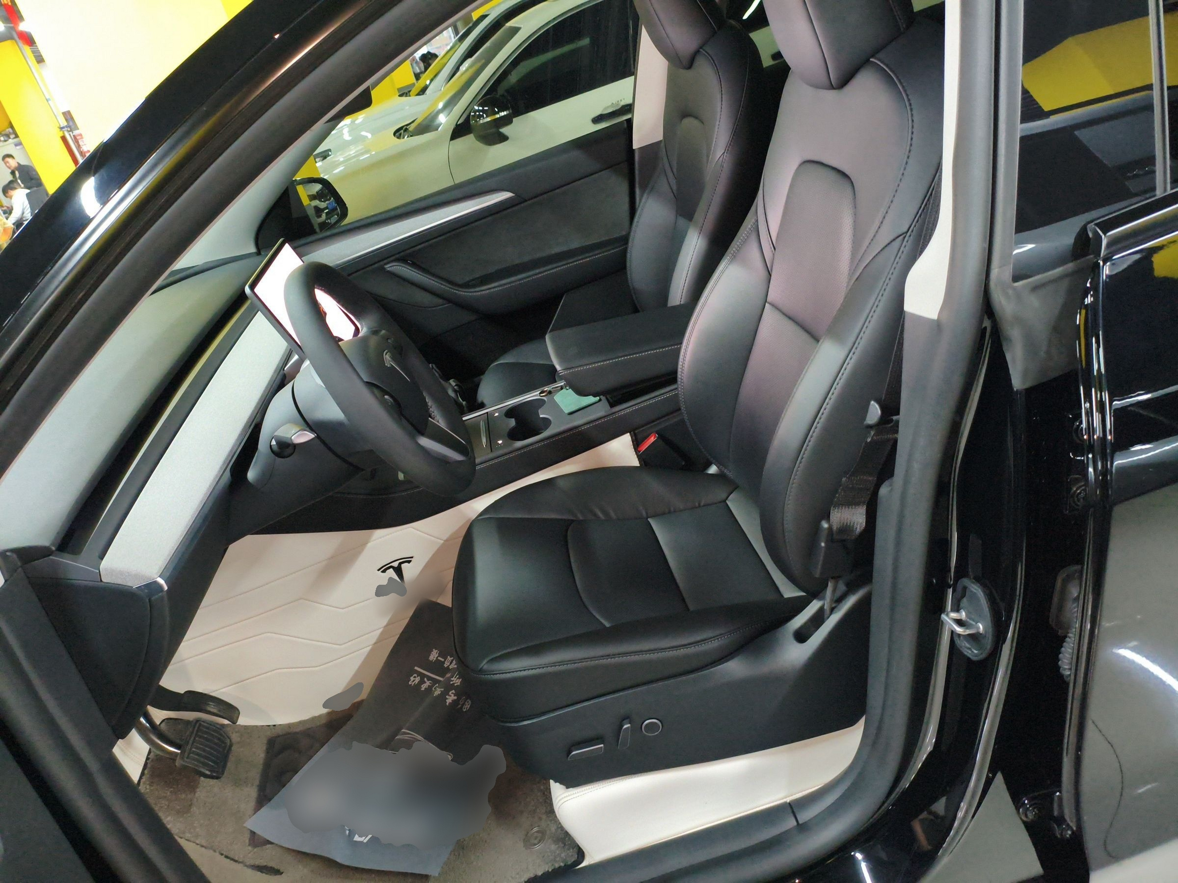 Переднее сиденье в автомобиле