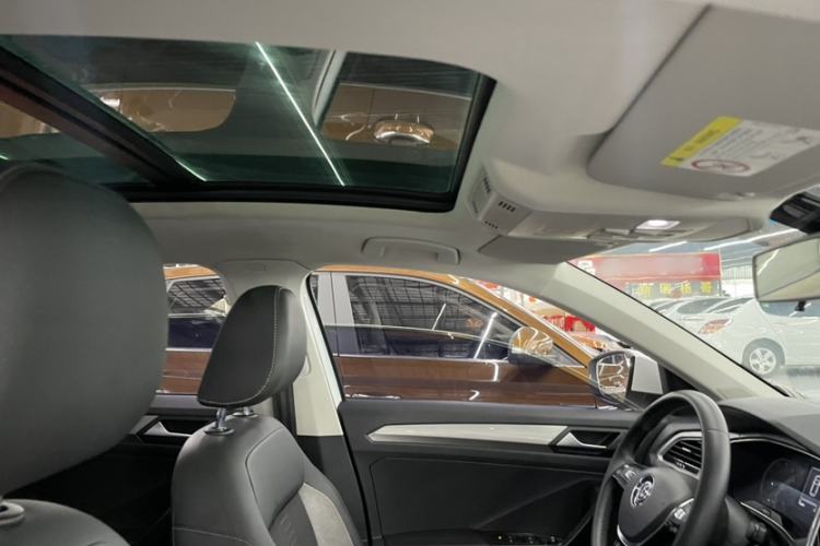 Used Volkswagen T-ROC 2018 230TSI DSG Two-Wheel Drive Advanced Version China V Standard
