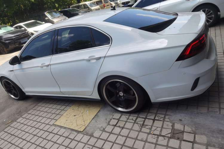 Used Volkswagen Lamando 2015 230TSI DSG Fashion Edition
