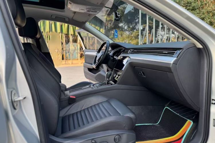 Used Volkswagen Magotan 2017 330TSI DSG Leading Model
