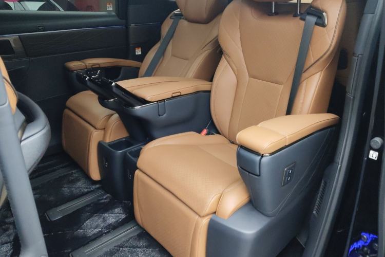 Used Toyota Alphard 2024 Dual-Engine 2.5L Deluxe Edition
