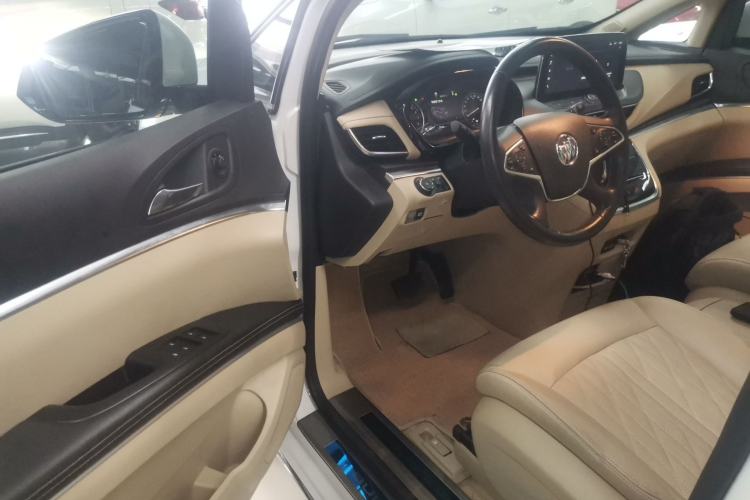 Used Buick GL8 2023 Facelifted Land Cruiser Executive Luxury Version
