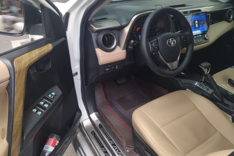 Used Toyota RAV4 2015 2.0L CVT Two-Wheel Drive Fashion Edition
