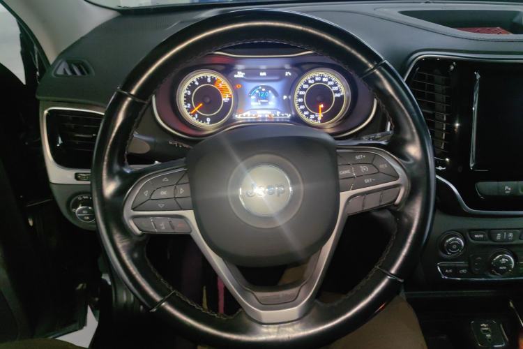 Used  Cherokee 2020 2.0T Two-Wheel Drive Leading Edition
