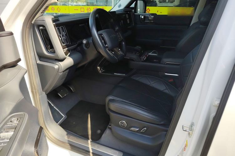 Used  Leopard 5 2023 Navigator Edition
