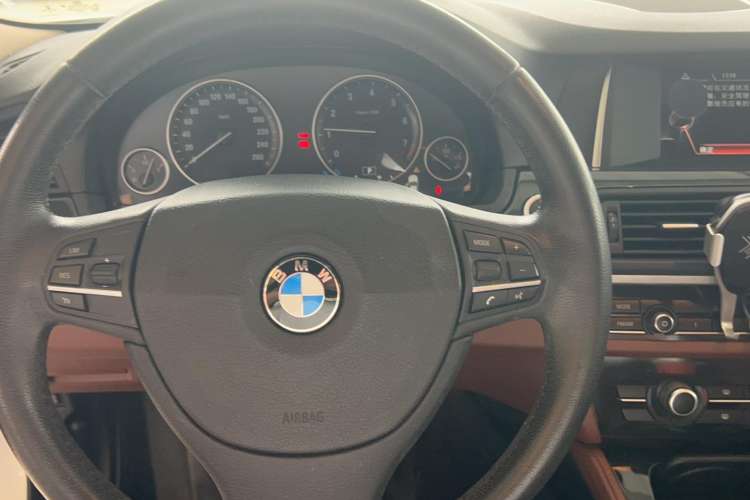 Used BMW 5 Series 2015 520i Elegant Edition
