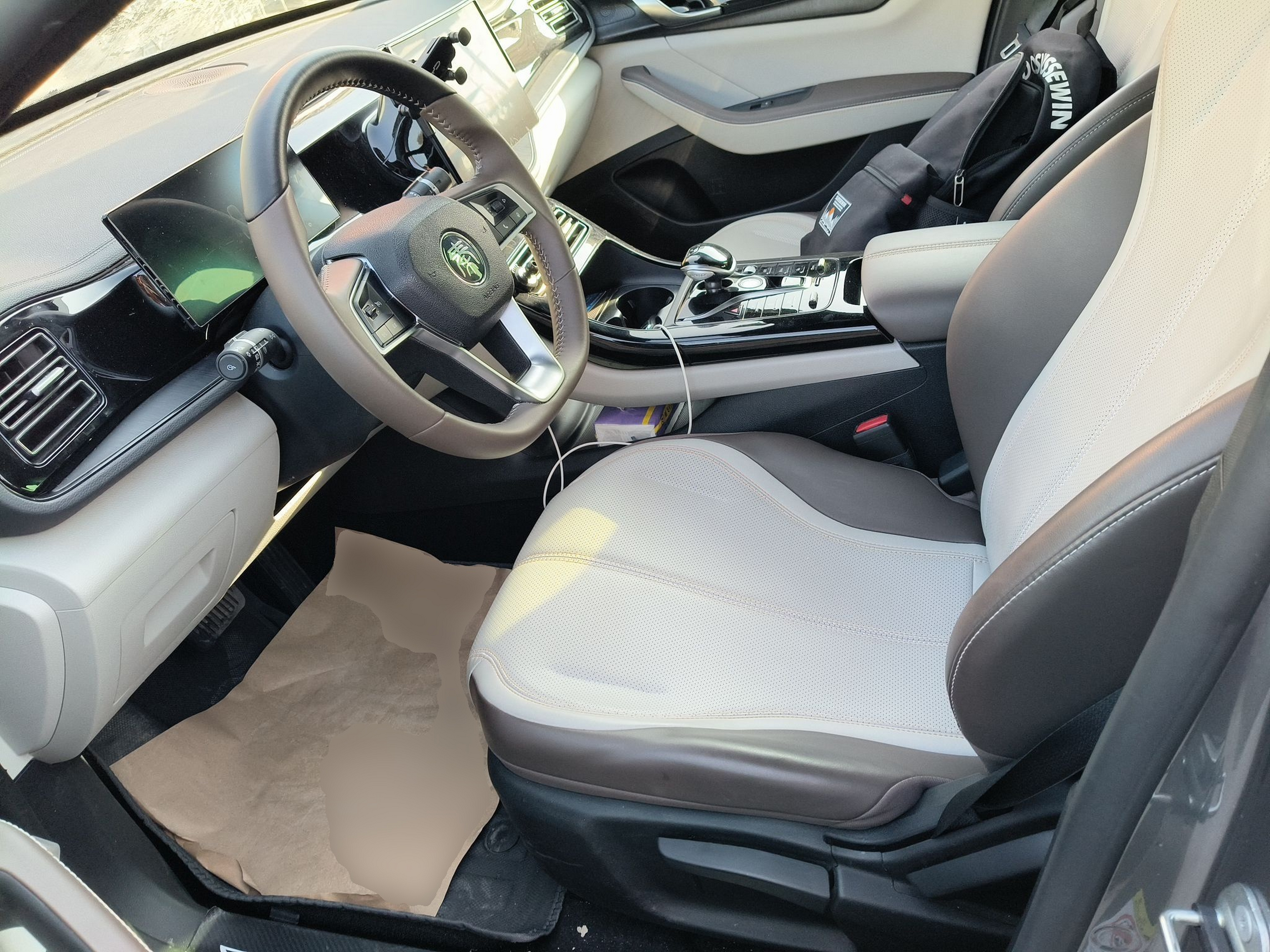 Переднее сиденье в автомобиле