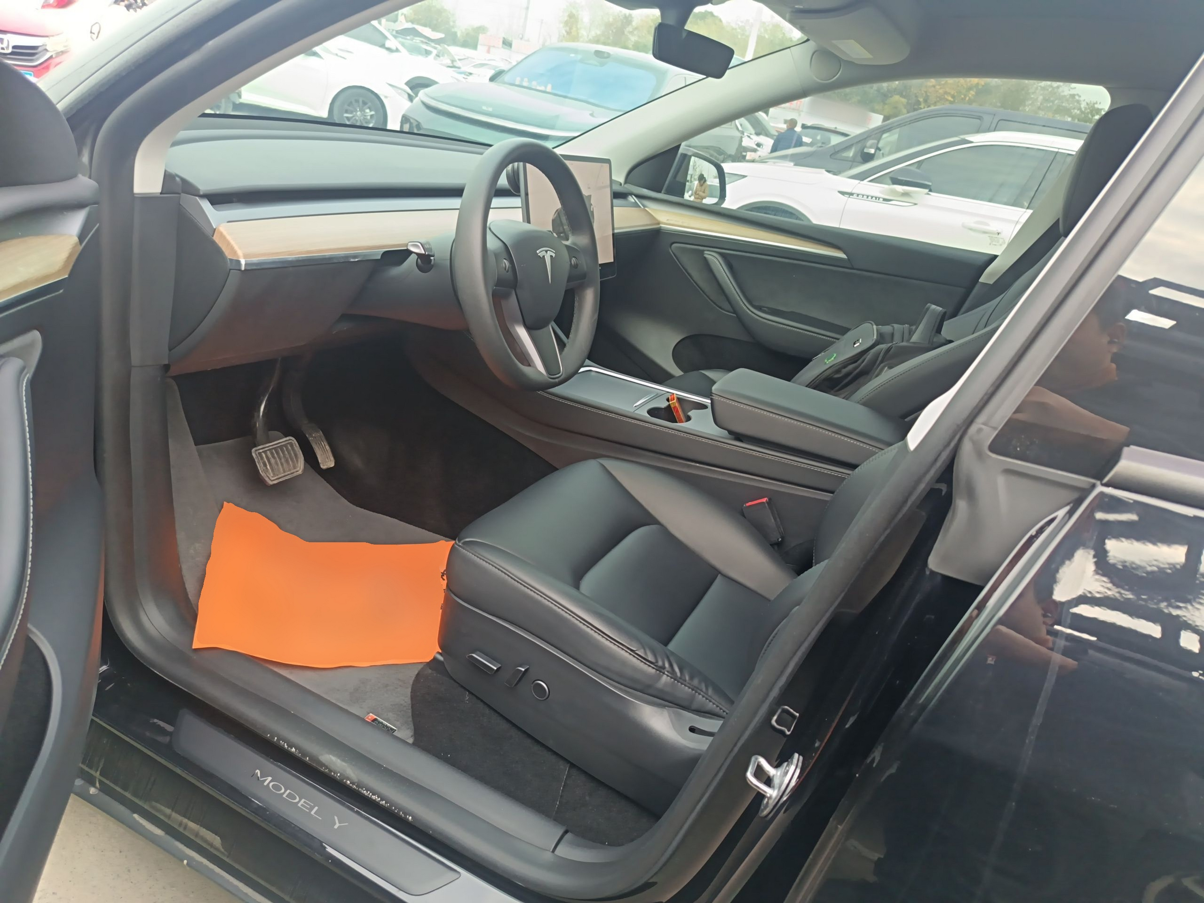 Переднее сиденье в автомобиле