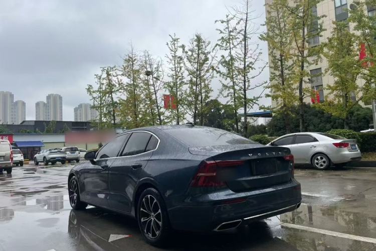 Used Volvo S60 2021 T4 Zhiyi Luxury Edition
