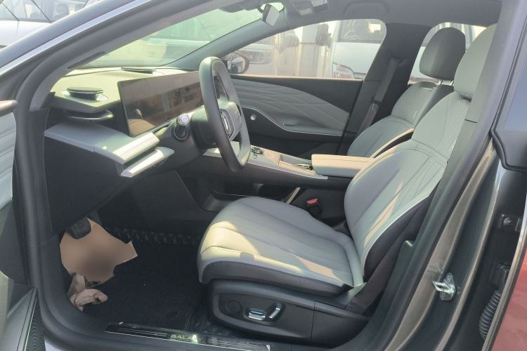 Used  E8 2024 550 km Range Rear-Drive Dragon Edition